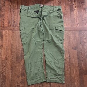 Men's Tru-Spec Green Tactical Cargo Pants with Multiple Pockets